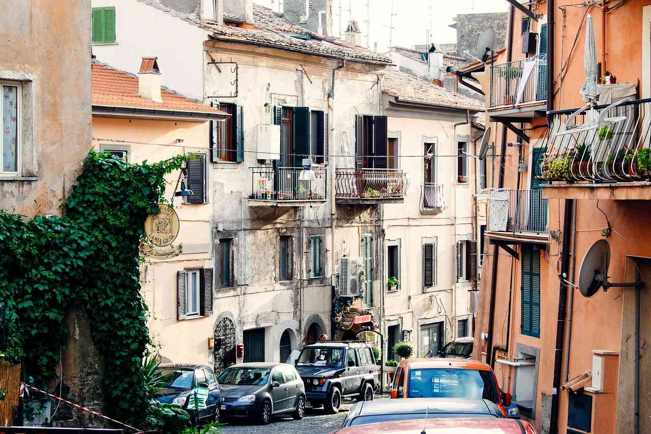 Узкие городские улочки в Италии